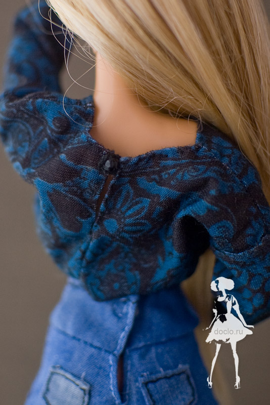 Фотография куклы барби увеличенная, вид сзади застежки на коротком топе