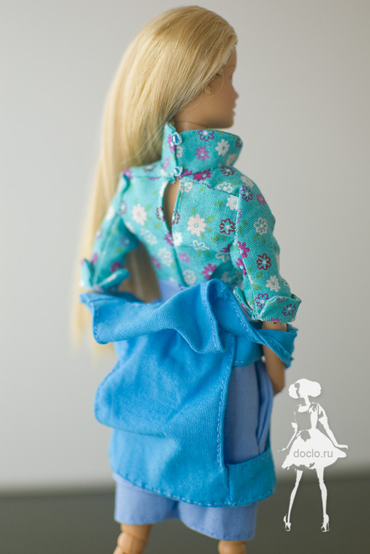 Кукла барби в рубашке реглан, двухслойной юбке и безрукавке, фотография пуговиц сзади