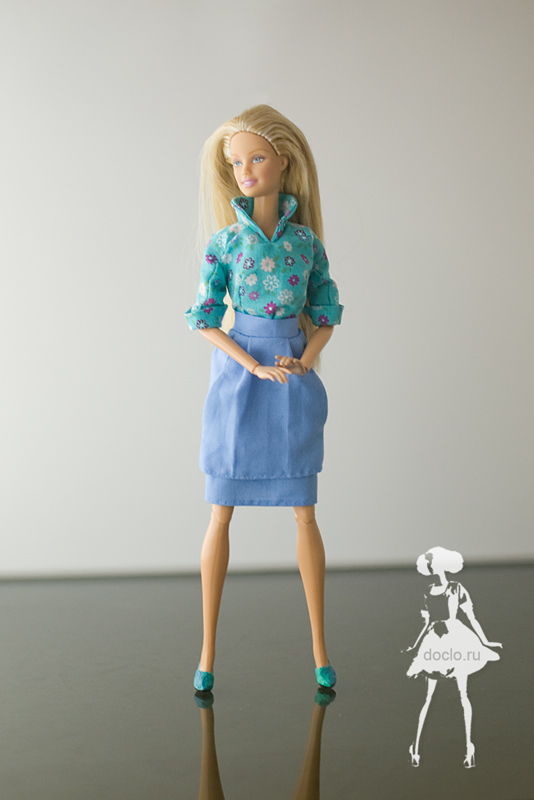 Кукла барби в рубашке реглан, двухслойной юбке, фотография в полный рост