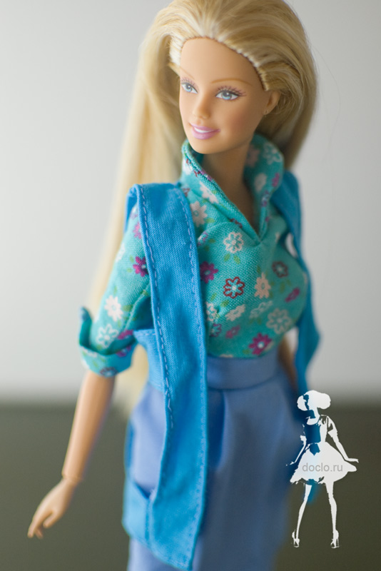 Кукла барби в рубашке реглан, двухслойной юбке и безрукавке, увеличенная фотография