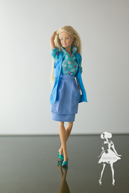 Кукла барби в рубашке реглан, двухслойной юбке и безрукавке, фотография
