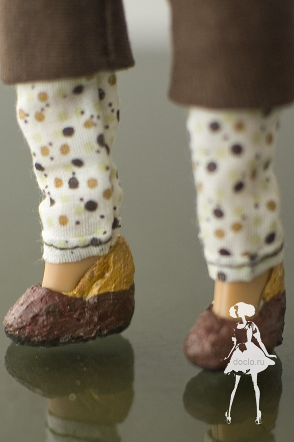 Увеличенная фотография обуви из термоклея для куклы барби